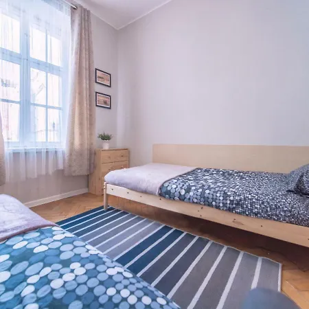 Staroofka Apartman *